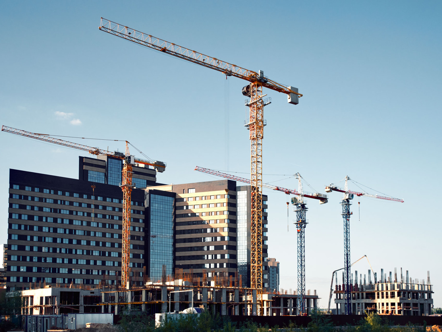 Baustelle mit Kran