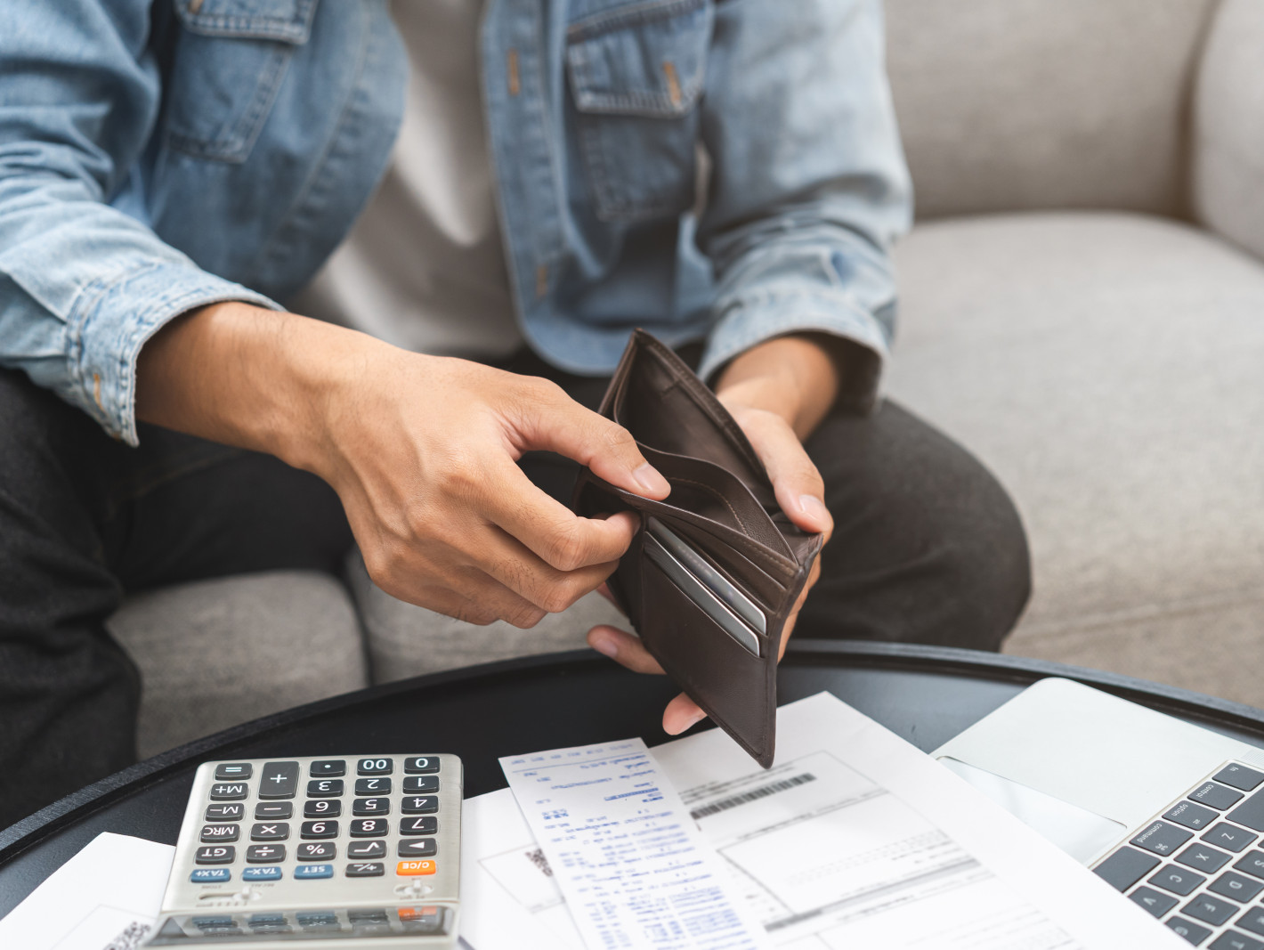 Geld in der Hand haben