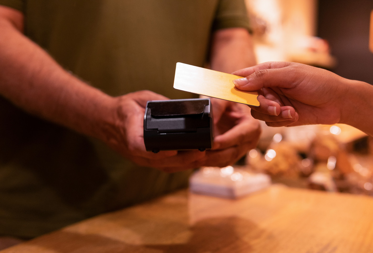 Nahaufnahme von kontaktloser Bezahlung